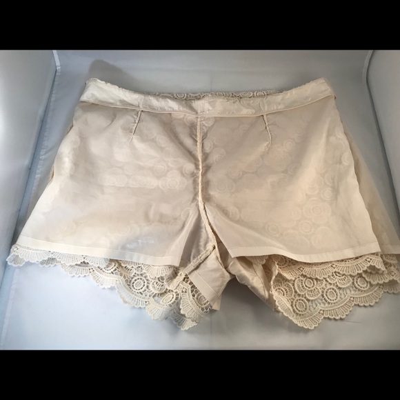 Banana Republic Lace Crochet Shorts- Ivory- Size 14 - Picture 4 of 7